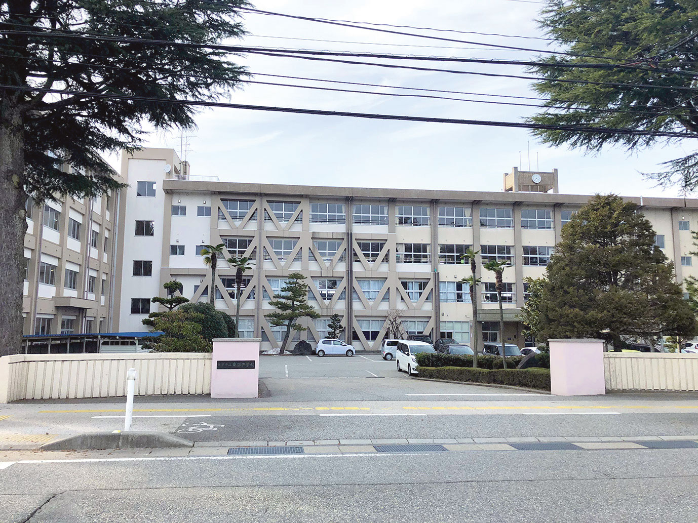 東部中学校