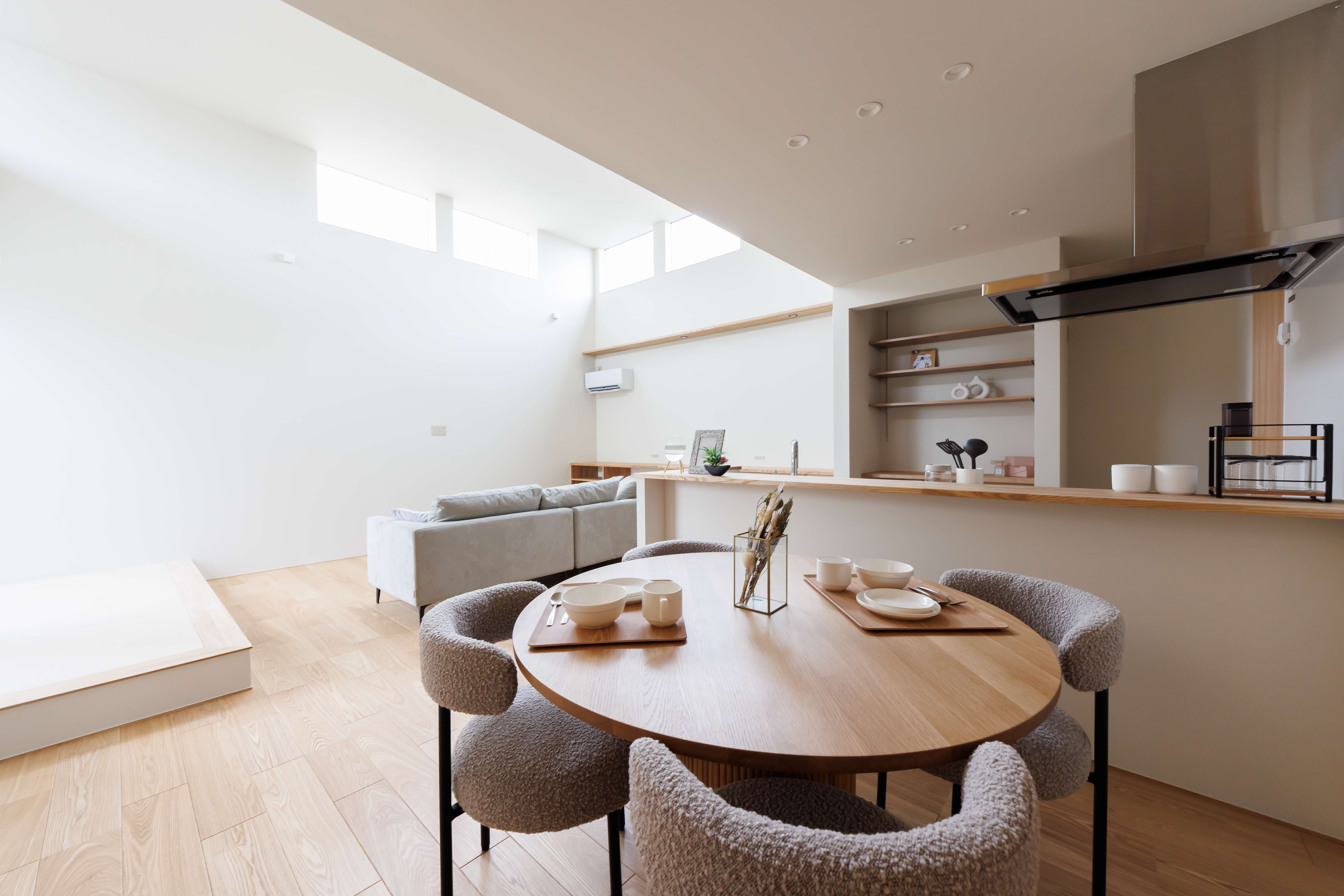 リビング全体を見渡せる対面型のキッチン。