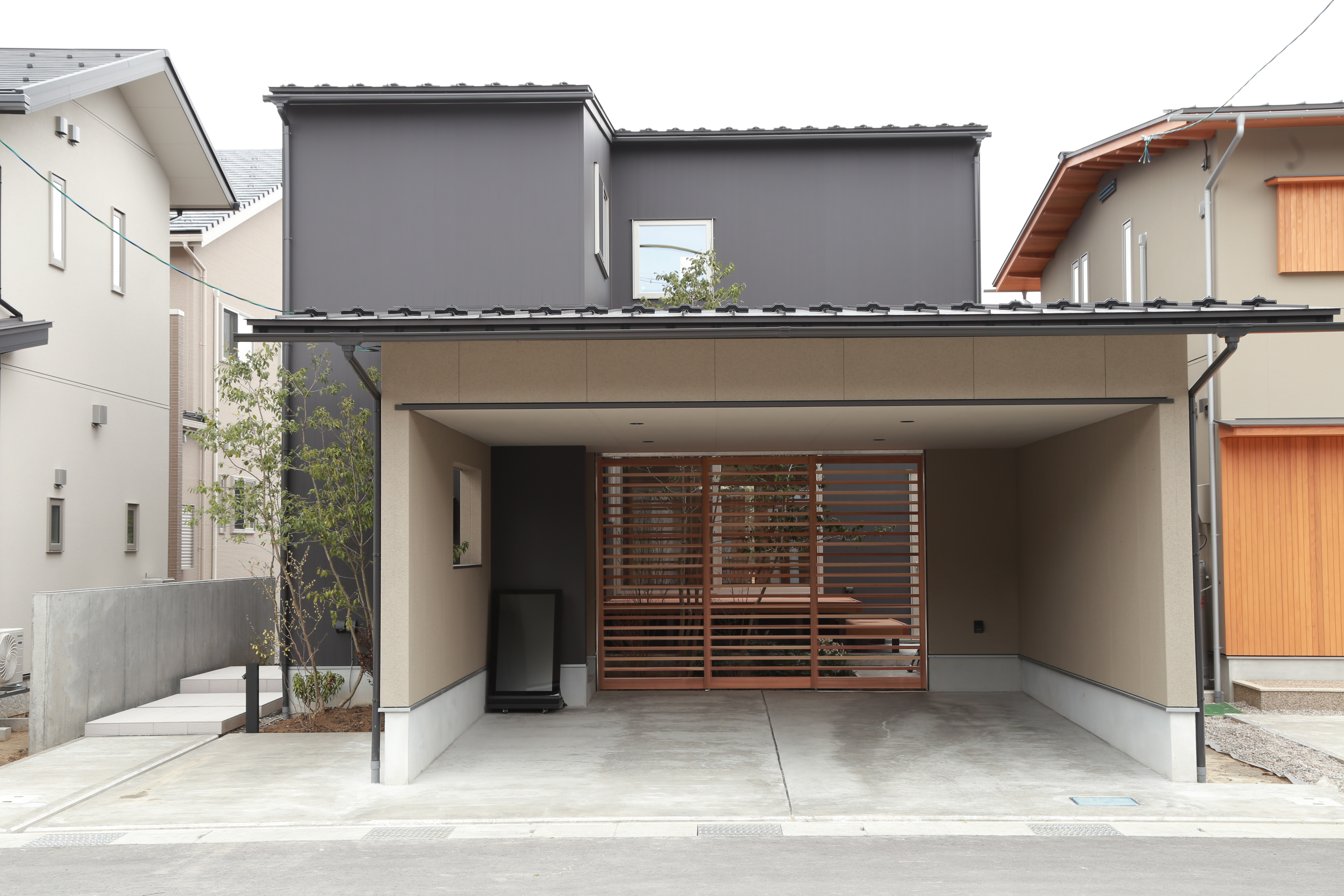 雪の日も0秒で出発。「2台用ビルトインガレージ」