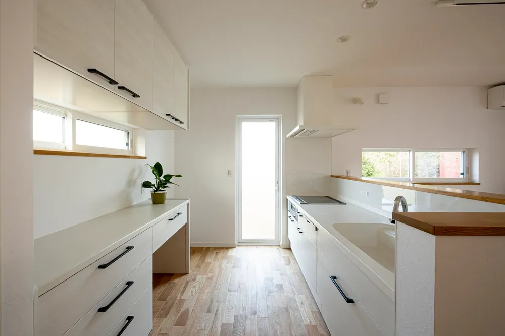 吹抜けを中心に回遊動線で家族が繋がる家