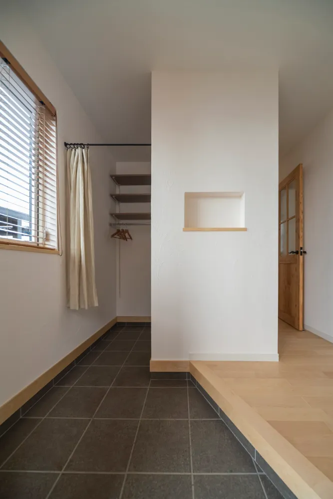 ロケーションを活かした開放感のあるリビングの家