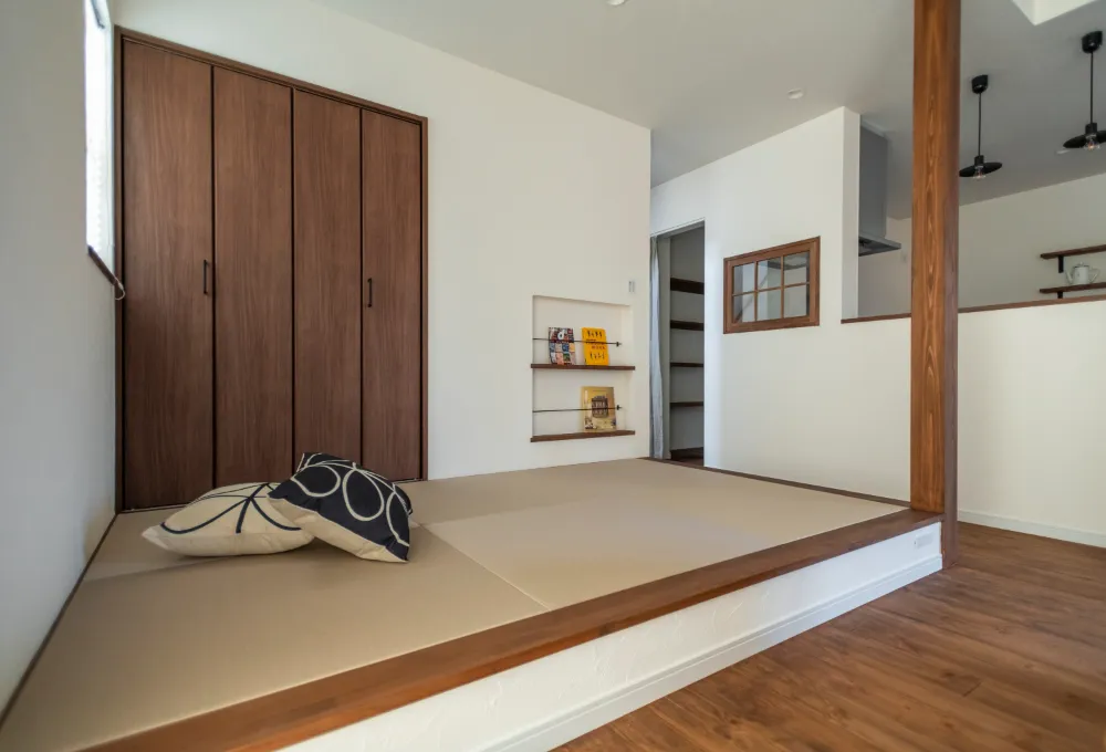 ゴロンとくつろげる小上がりタタミコーナー