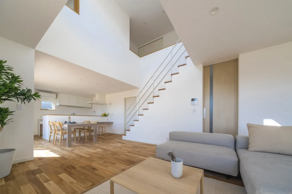 空間をつなぐ吹き抜け階段