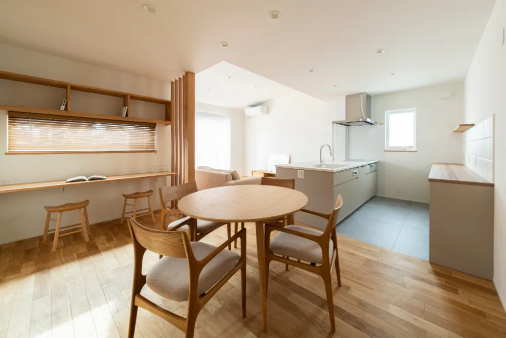 動線もデザインも考えられた、横並びダイニング