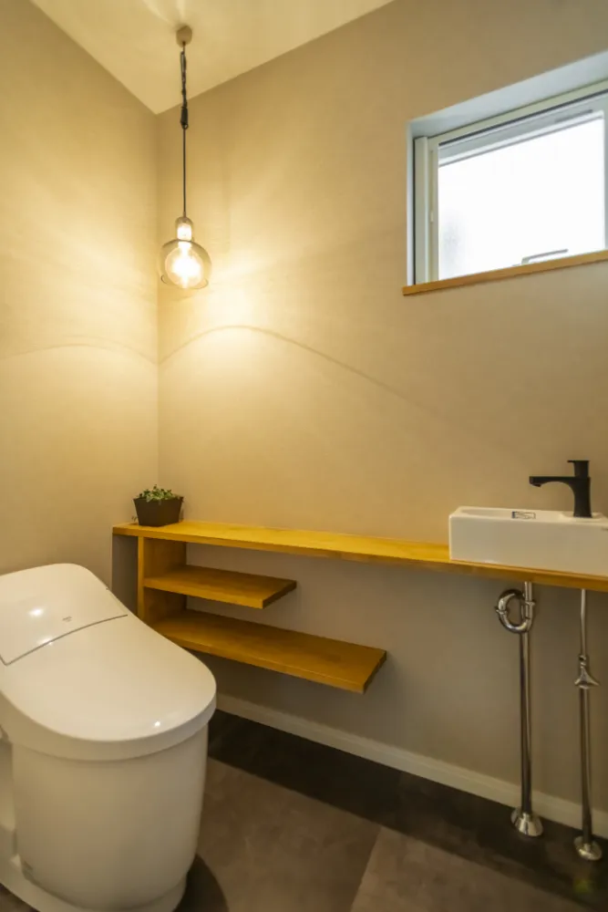 上質な素材を感じるミニマムな暮らしの家