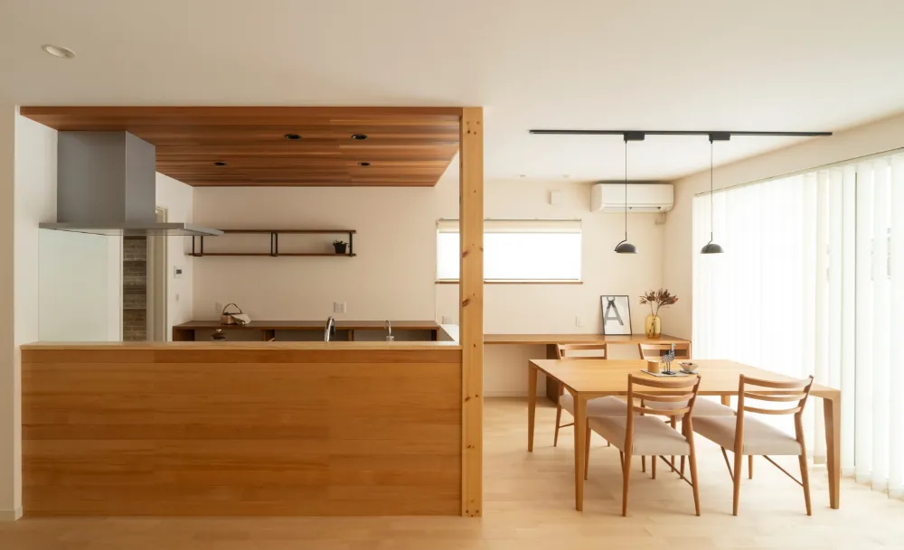 木のぬくもりが広がるキッチンダイニング