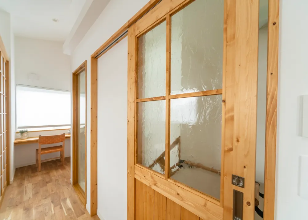 勾配天井の２階リビングの家