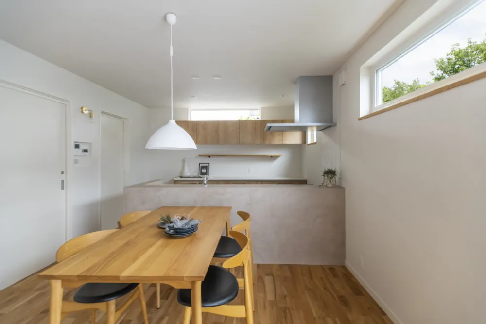 上質な素材を感じるミニマムな暮らしの家