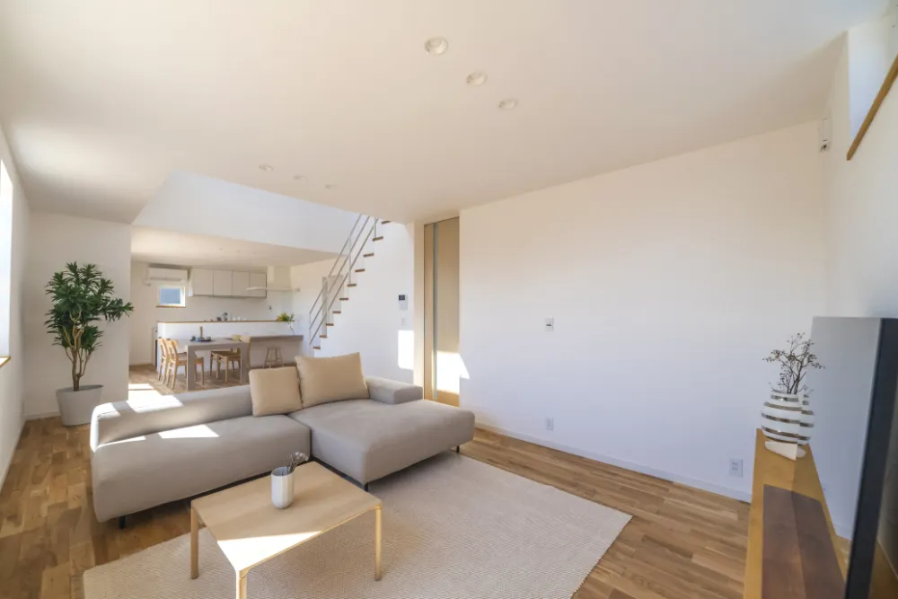 モールテックスの造作ダイニングテーブルのある家