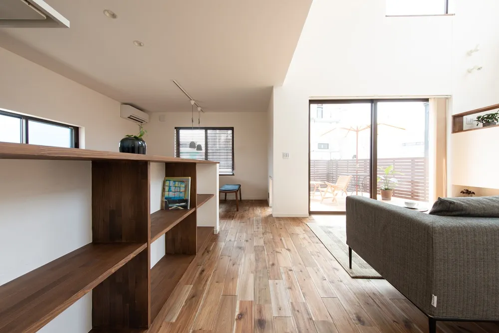 スキップフロアのある吹抜けリビングの家