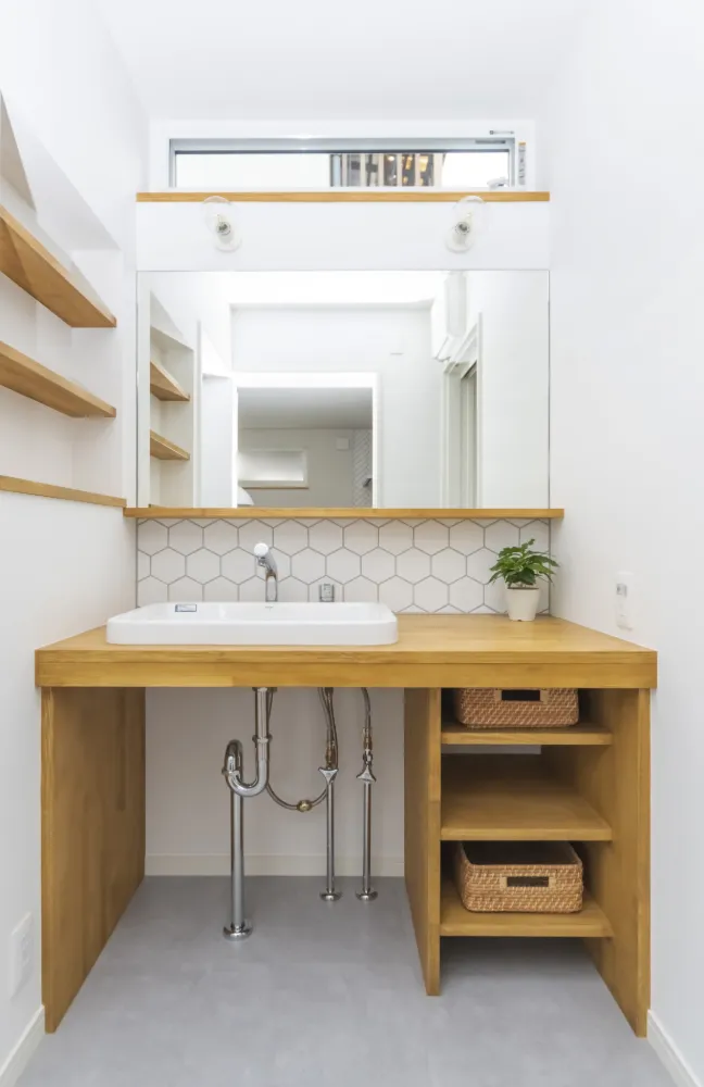 ハニカムタイルが彩る、造作洗面台