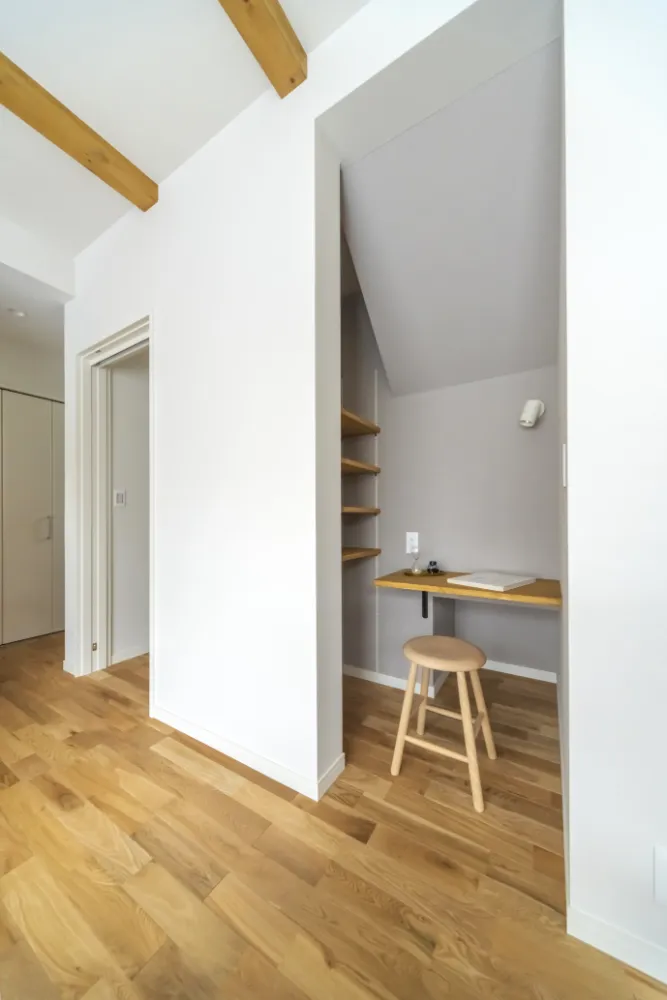 階段下を活かした、コンパクトな作業スペース