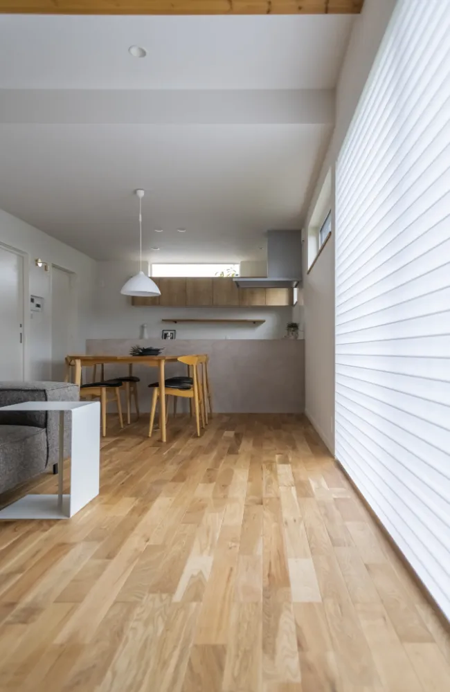 上質な素材を感じるミニマムな暮らしの家