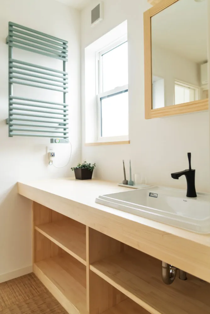 木のやさしさが映える造作洗面台