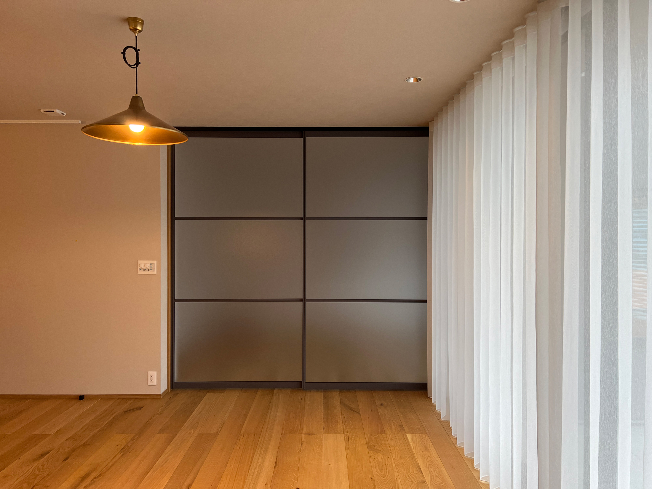 趣のあるモダンな家