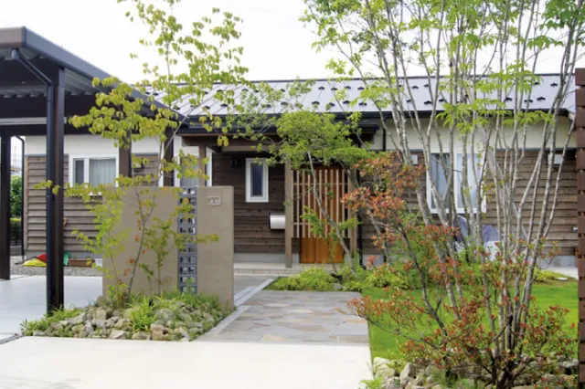 外観①（玄関側）