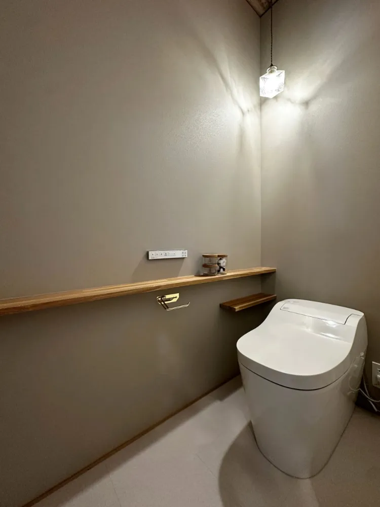 アイランドキッチンで会話も料理も自由に楽しめる、ストレスフリーな家