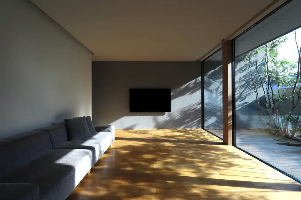 移ろう影を、インテリアにする贅沢