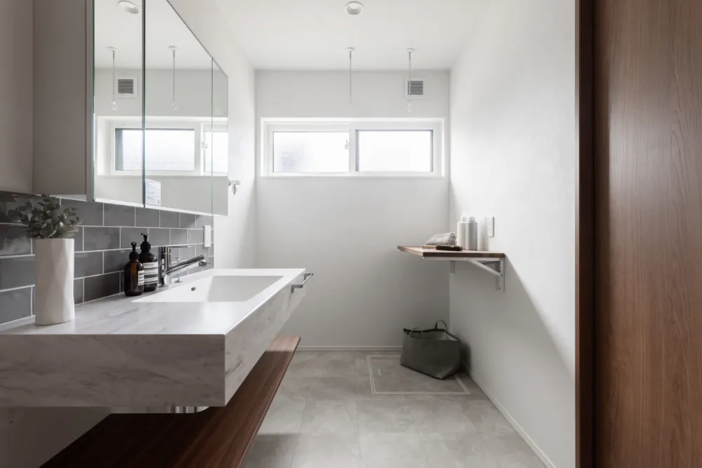 柔らかな陽の差し込む家