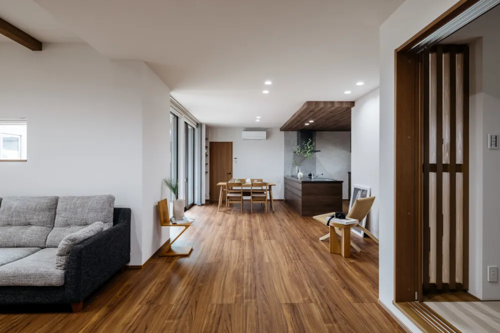 落ち着いた雰囲気の室内空間