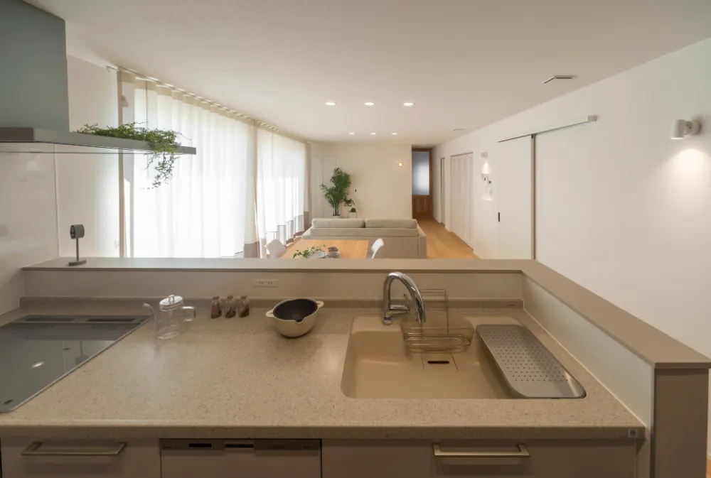 【黒部市牧野モデル】南向きリビングと大きなお庭。家族の暮らし方が広がる住まい