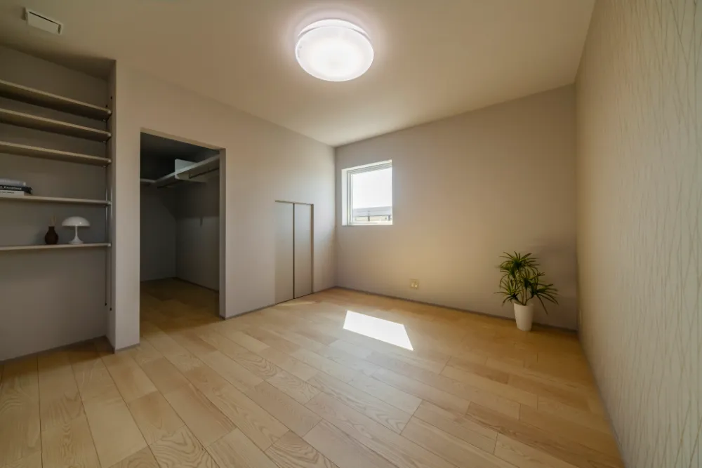 【黒部市牧野モデル】南向きリビングと大きなお庭。家族の暮らし方が広がる住まい