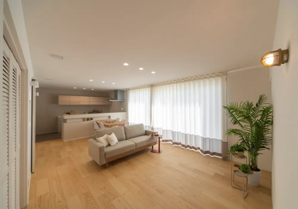 【黒部市牧野モデル】南向きリビングと大きなお庭。家族の暮らし方が広がる住まい