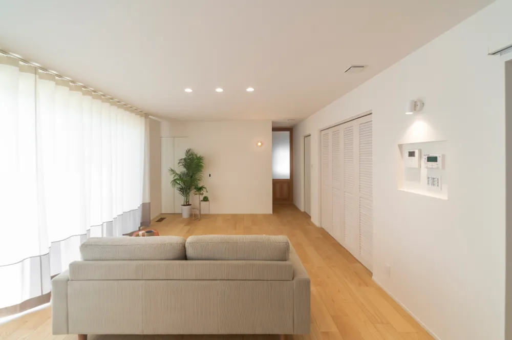 【黒部市牧野モデル】南向きリビングと大きなお庭。家族の暮らし方が広がる住まい