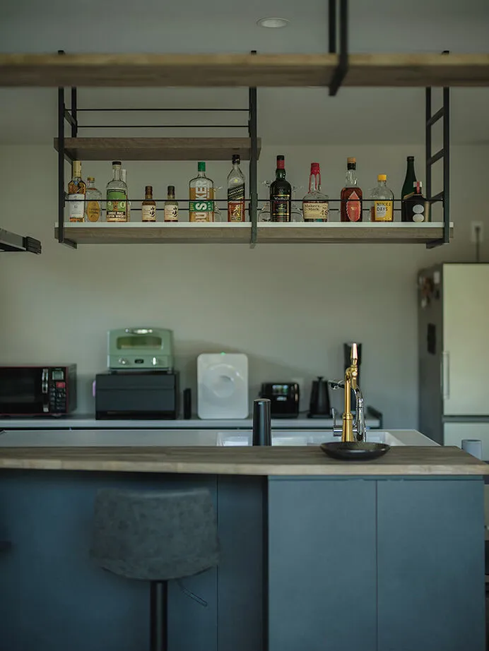 「お酒を嗜む」と「愛猫と快適生活」を平屋で叶える。キッチンカウンターにはビールサーバー