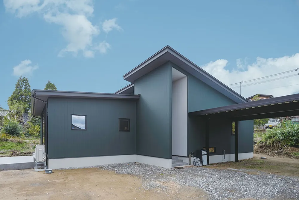 「お酒を嗜む」と「愛猫と快適生活」を平屋で叶える。キッチンカウンターにはビールサーバー