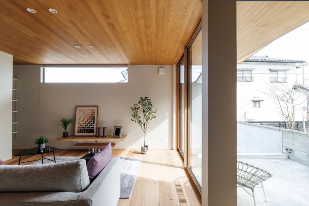 外に出らない日も屋根付きのテラスで