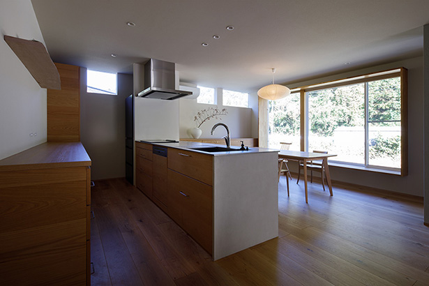 料亭のような前庭のある家