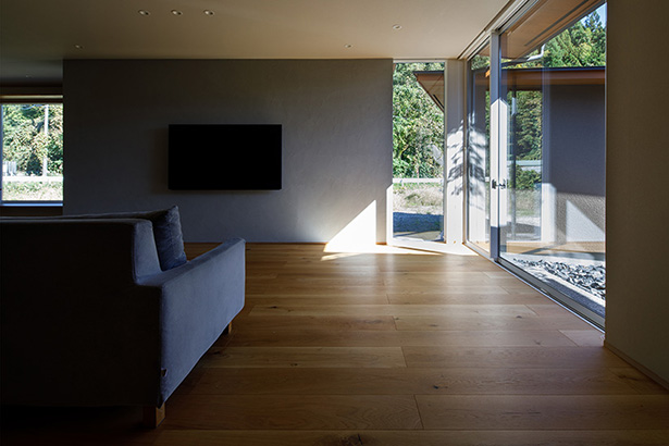 料亭のような前庭のある家