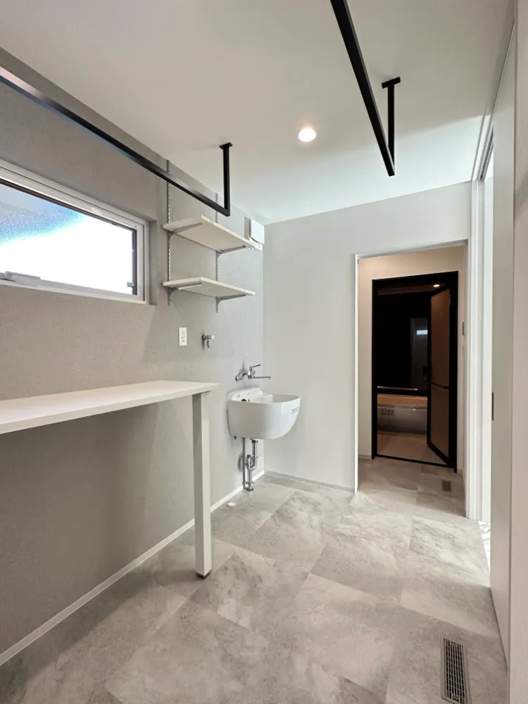 質感にこだわった上質なモノトーンの家