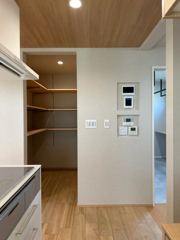 パントリー・リモコンニッチ