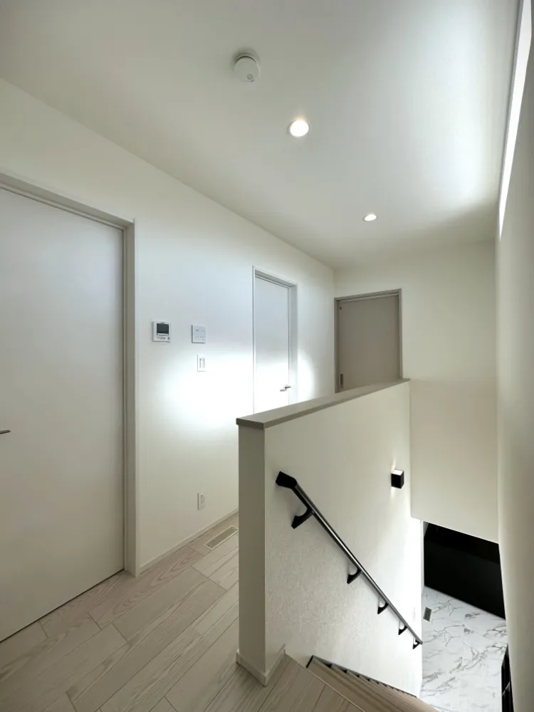 質感にこだわった上質なモノトーンの家