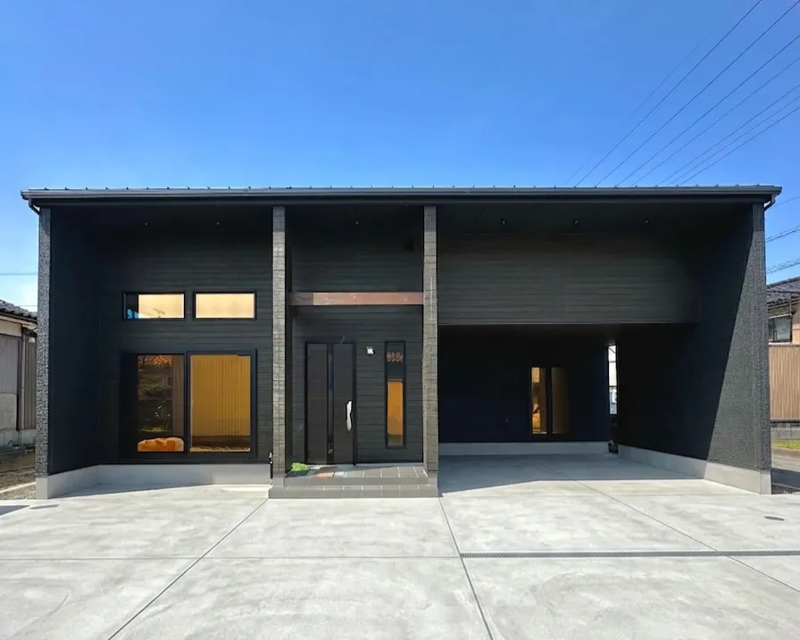 オシャレなバーカウンターがあるホテルライクな家