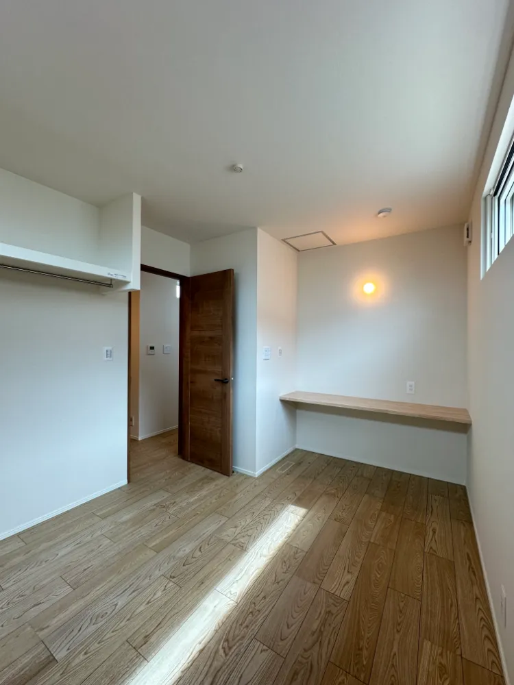 木目と光が織りなす心地よさに満ちた住まい