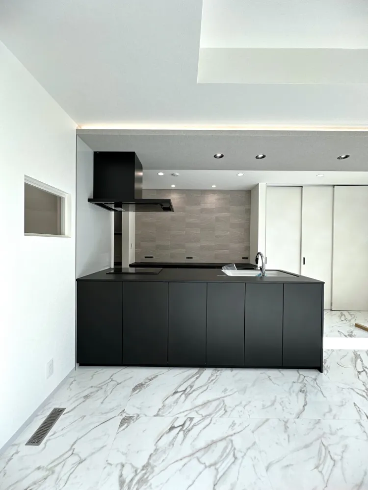 質感にこだわった上質なモノトーンの家