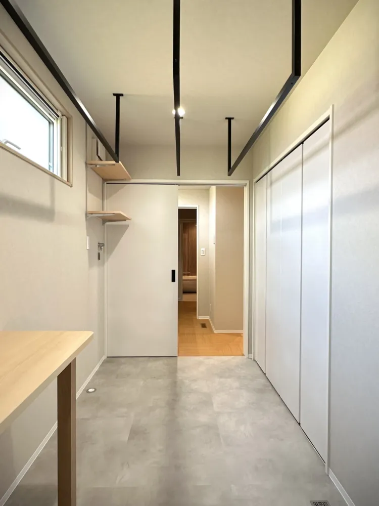 柔らかな木目が彩る和モダンな家