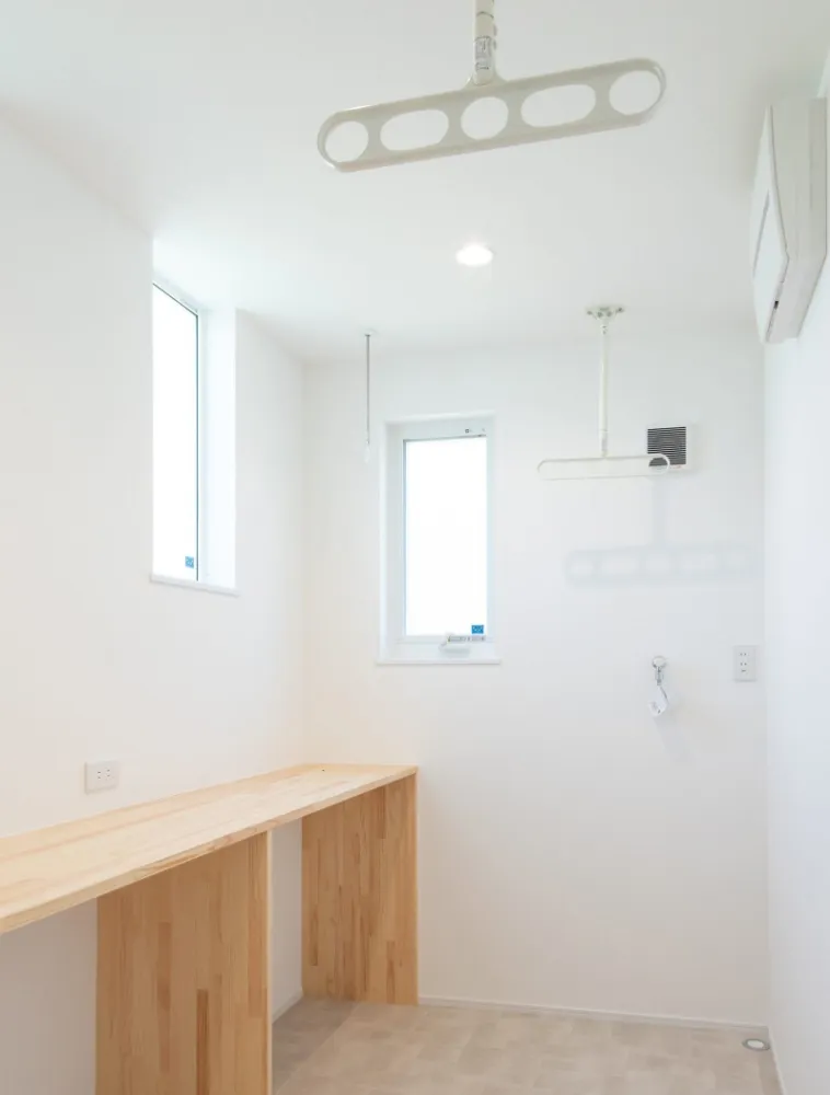 家族のこだわりと工夫を詰め込んだ、木の質感が心地よい家