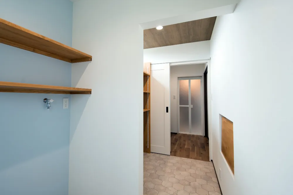 デザインと掃除ラクを両立した、賢くコンパクトな家