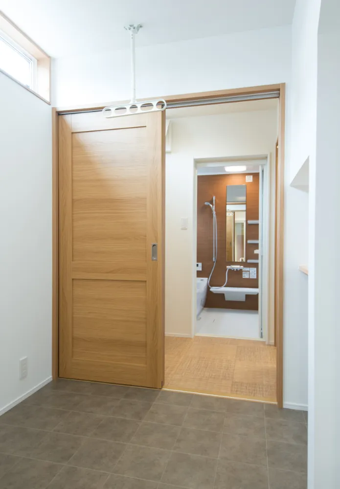 シンプルだけど遊び心が満載！「秘密基地」のある平屋住宅。(2020_2)