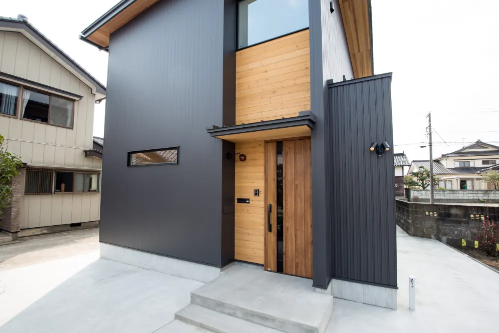 デザインと掃除ラクを両立した、賢くコンパクトな家