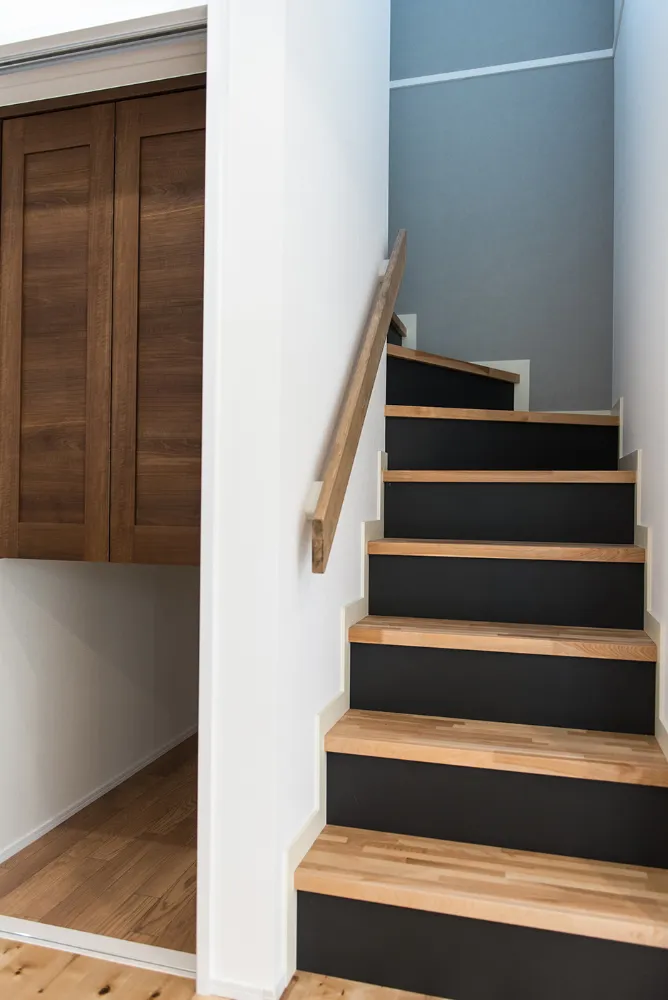 デザインと掃除ラクを両立した、賢くコンパクトな家