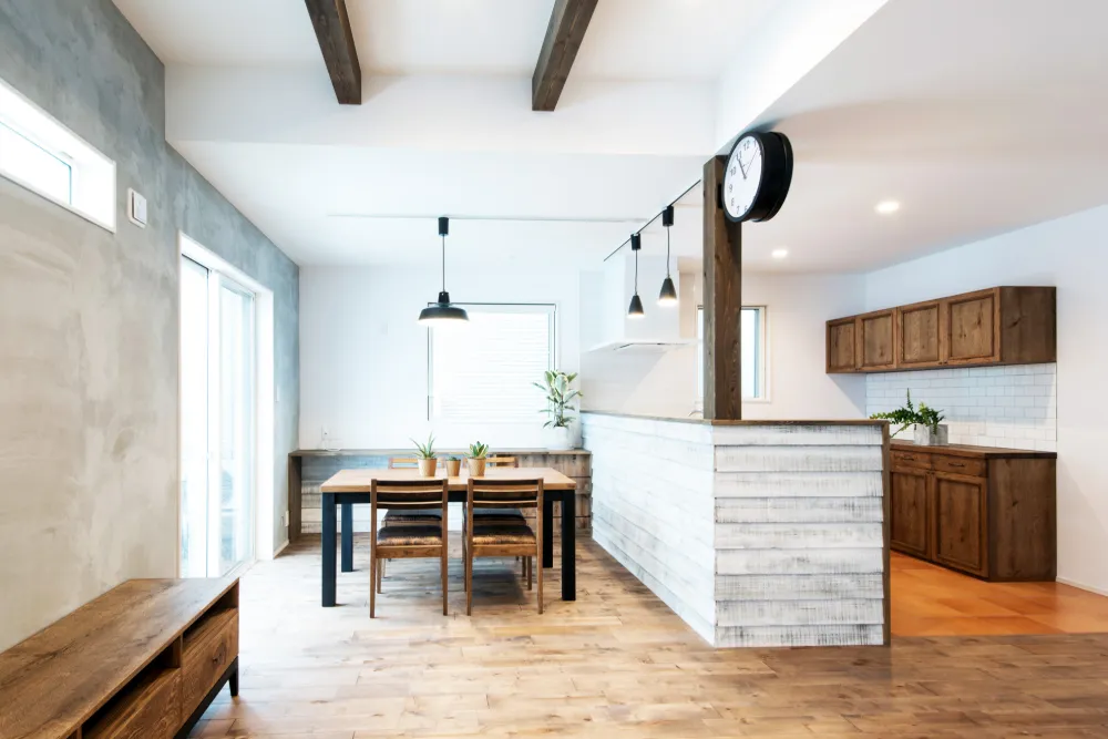 経年変化を楽しむような趣き。あえて「くすみ感」を持たせた、ヴィンテージテイストの家