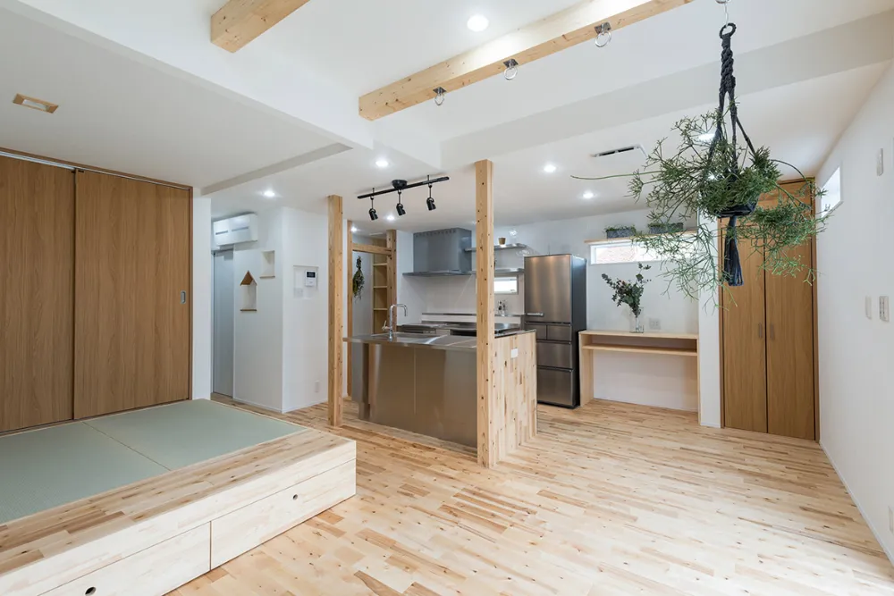 料理好きのための「II型ステンレスキッチン」と、「寝室」に全部詰め込んだ住まい