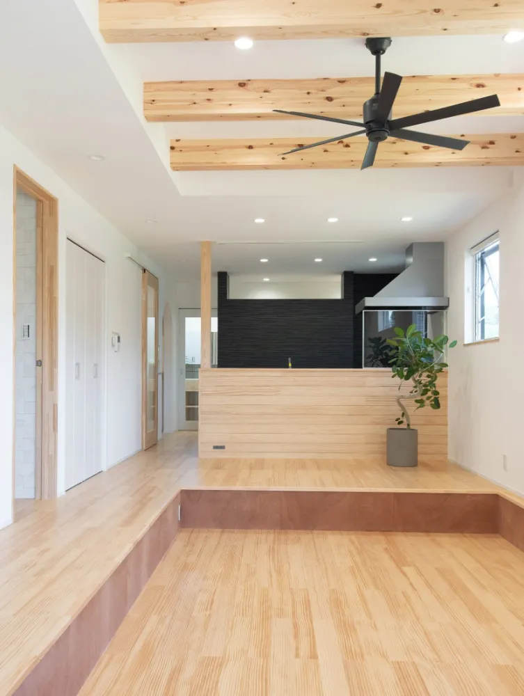 家族のこだわりと工夫を詰め込んだ、木の質感が心地よい家