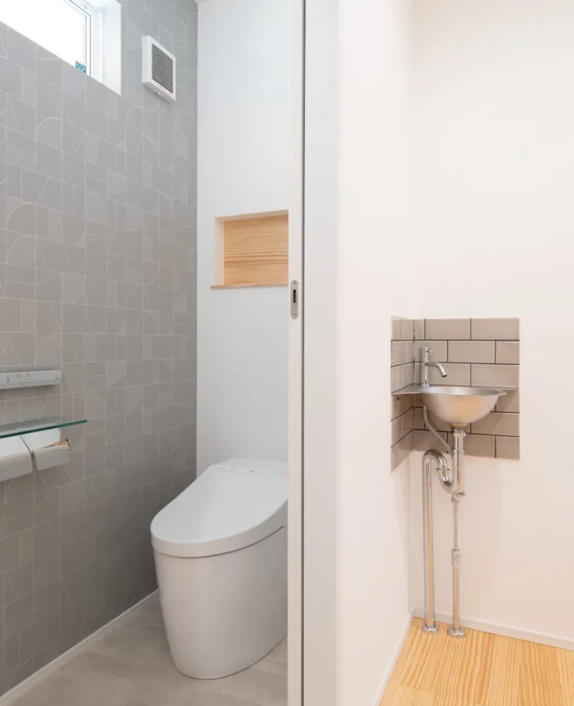 家族のこだわりと工夫を詰め込んだ、木の質感が心地よい家