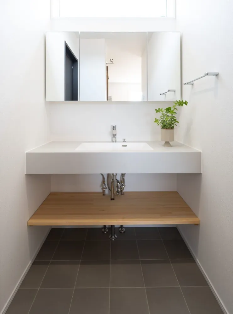 各所に遊び心を取り入れ、大人の隠れ家のような平屋